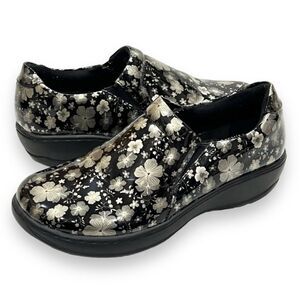 Spring Step Black Silver Floral Clogs 6.5